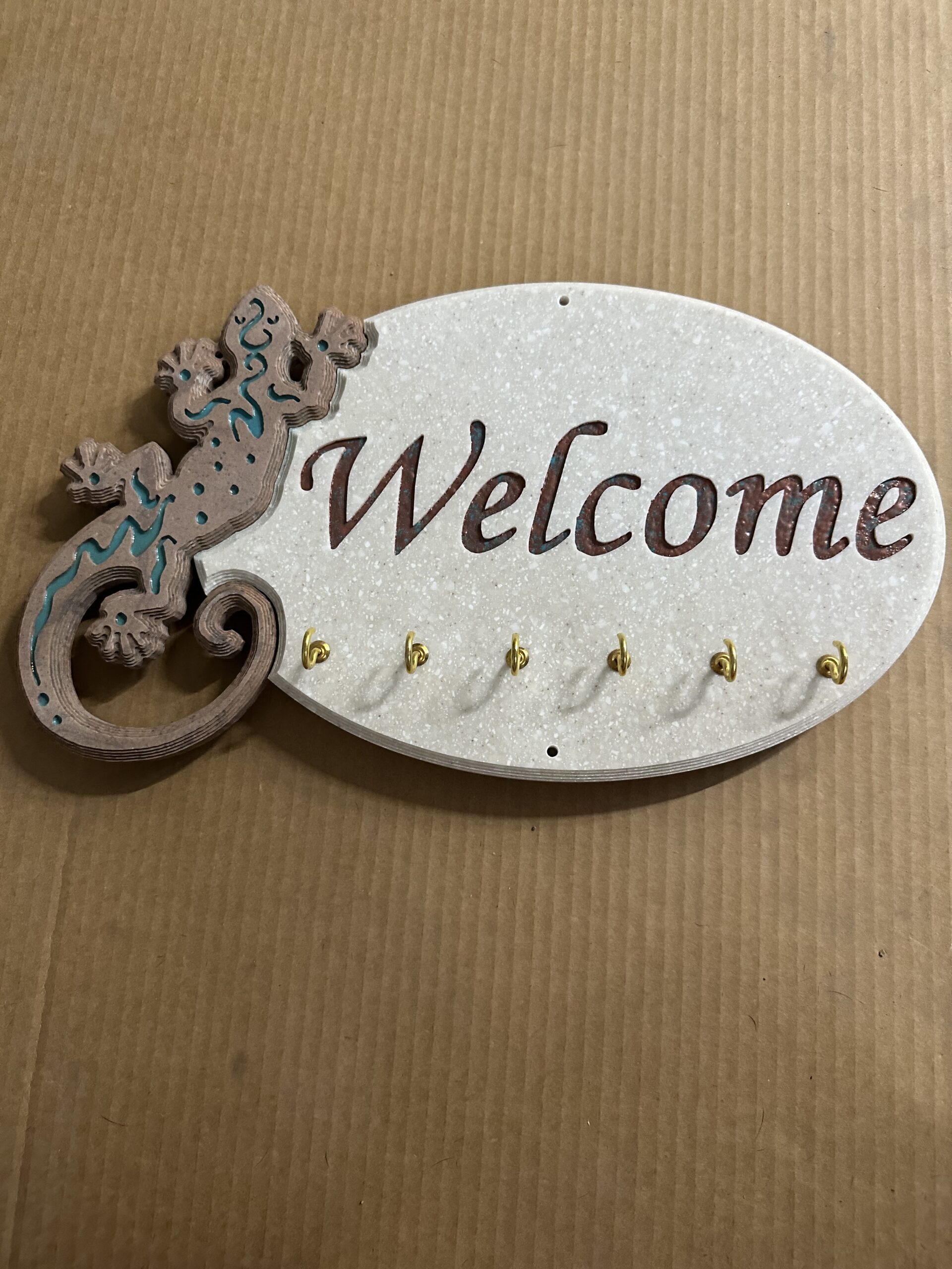 Welcome Sign With Gecko and Key Hooks